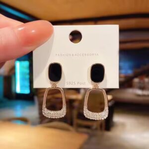 High-quality Geometric Pendant Earrings - Image 1