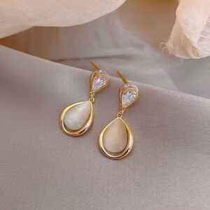 Drip Shape Luxury Designed Earring - Image 1