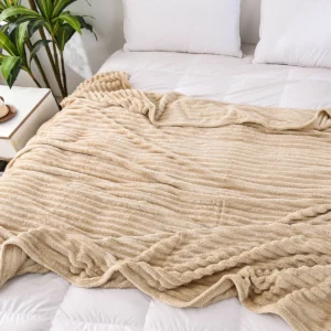 1pc Solid Color Flannel Blanket Soft Warm Throw Blankets for Couch Sofa Office Bed Camping Travel Multi-purpose Gift Blanket - Image 2