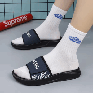 2025 New Men Slippers Outdoor Beach Sandals Trend Men Slides Men Casual Shoes Flip-flops Home Slippers Beach Sandals Big Size 45 - Image 4