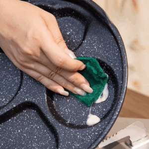 Frying pan, round four hole flat bottomed pan, non stick pan, household frying pan, pancake, fried egg pan, pancake pot, utensil - Image 3