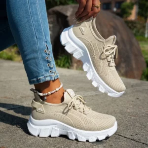 Women's 2025 Spring Knitted Shoes Lightweight Breathable Mom Shoes Plus Size Comfort Non-Slip Casual Flat Sole Slip-On - Image 1