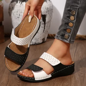 Summer 2025 new hollowed-out European and American sandals with wedge heels, plus-size women's color-blocked slippers - Image 1