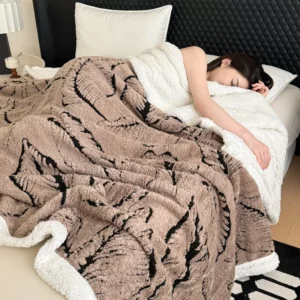 Leaf Jacquard Taffeta Flannel Double-Layer Blanket Multi Functional Leisure Blanket for Office Sofa Soft and Warm Bed Decoration - Image 1